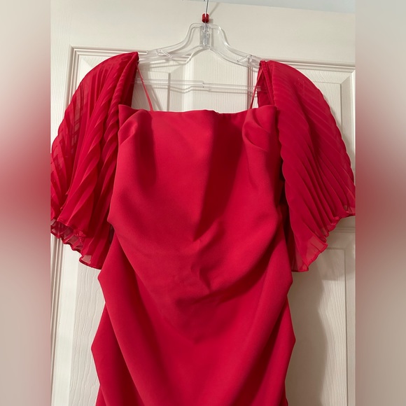 Nicole Miller Techy Crepe Pleated Sleeves Gown - Picture 5 of 5